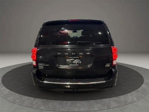 Used 2019 Dodge Grand Caravan SXT image 4