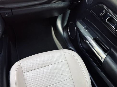 Used 2017 Ford Mustang GT Premium RWD image 8