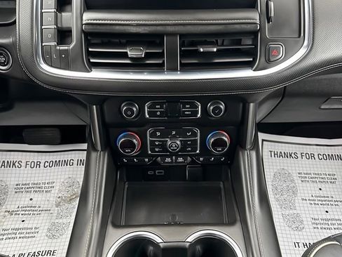 Used 2023 Chevrolet Suburban Premier image 18