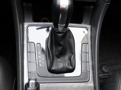 Used 2016 Volkswagen Passat 1.8T SE image 11