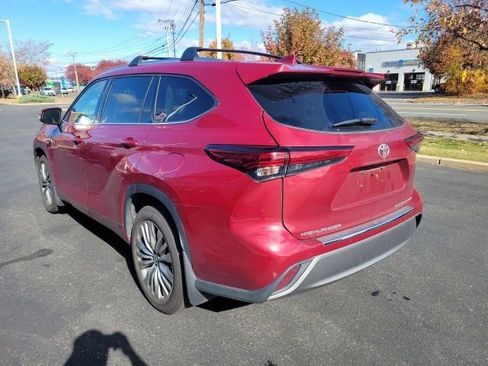 Certified 2022 Toyota Highlander Platinum image 7