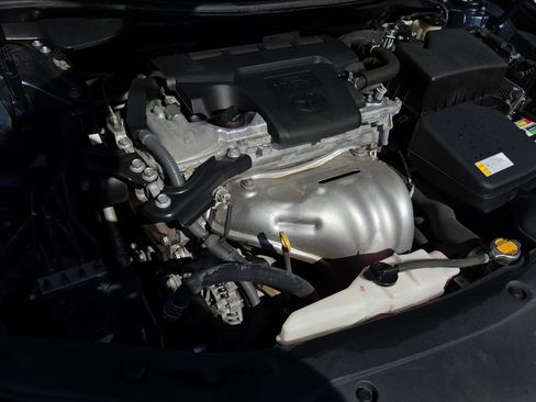 Used 2015 Toyota Camry LE image 25