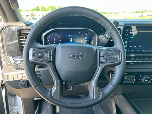 Used 2025 Chevrolet Silverado 2500 ZR2 w/ Technology Package AWD/4WD image 14