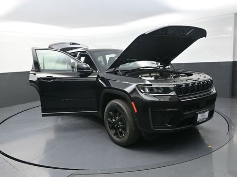 New 2026 Jeep Grand Cherokee Altitude AWD/4WD image 35