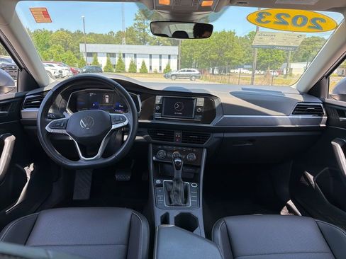 Used 2023 Volkswagen Jetta SE FWD image 8