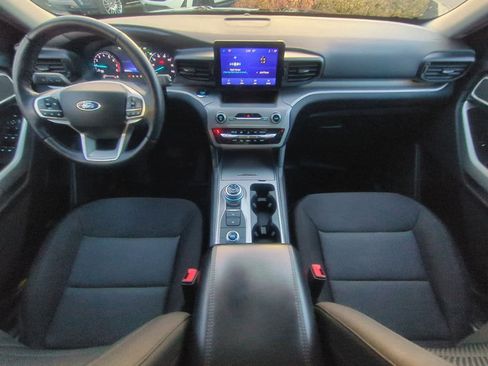 Used 2023 Ford Explorer XLT image 15