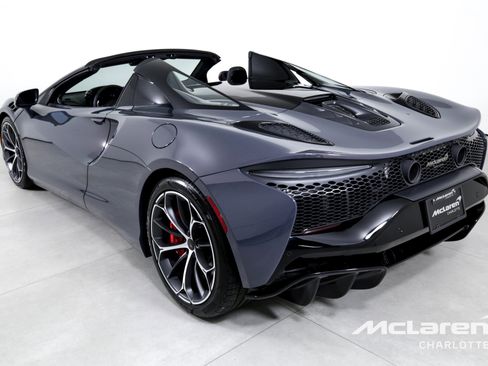 Used 2025 McLaren Artura Spider image 8