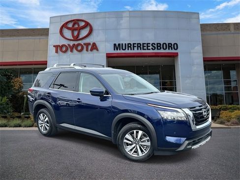 Used 2025 Nissan Pathfinder SL image 1