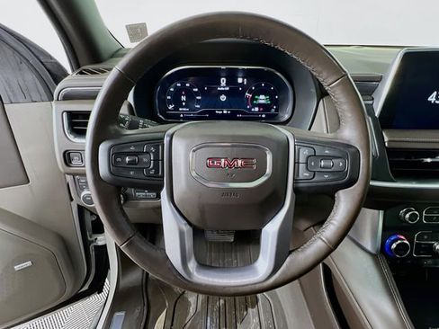 Used 2022 GMC Yukon XL SLT w/ SLT Luxury Package image 12