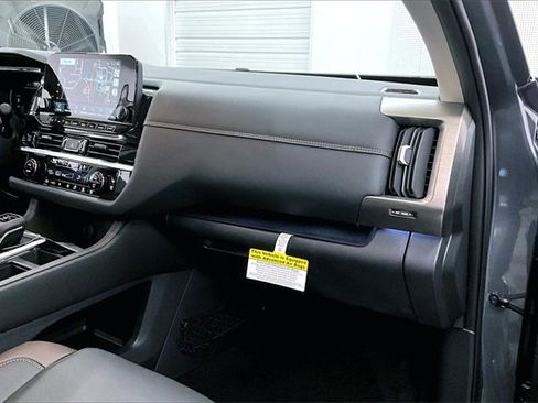 New 2025 Nissan Pathfinder Platinum image 34