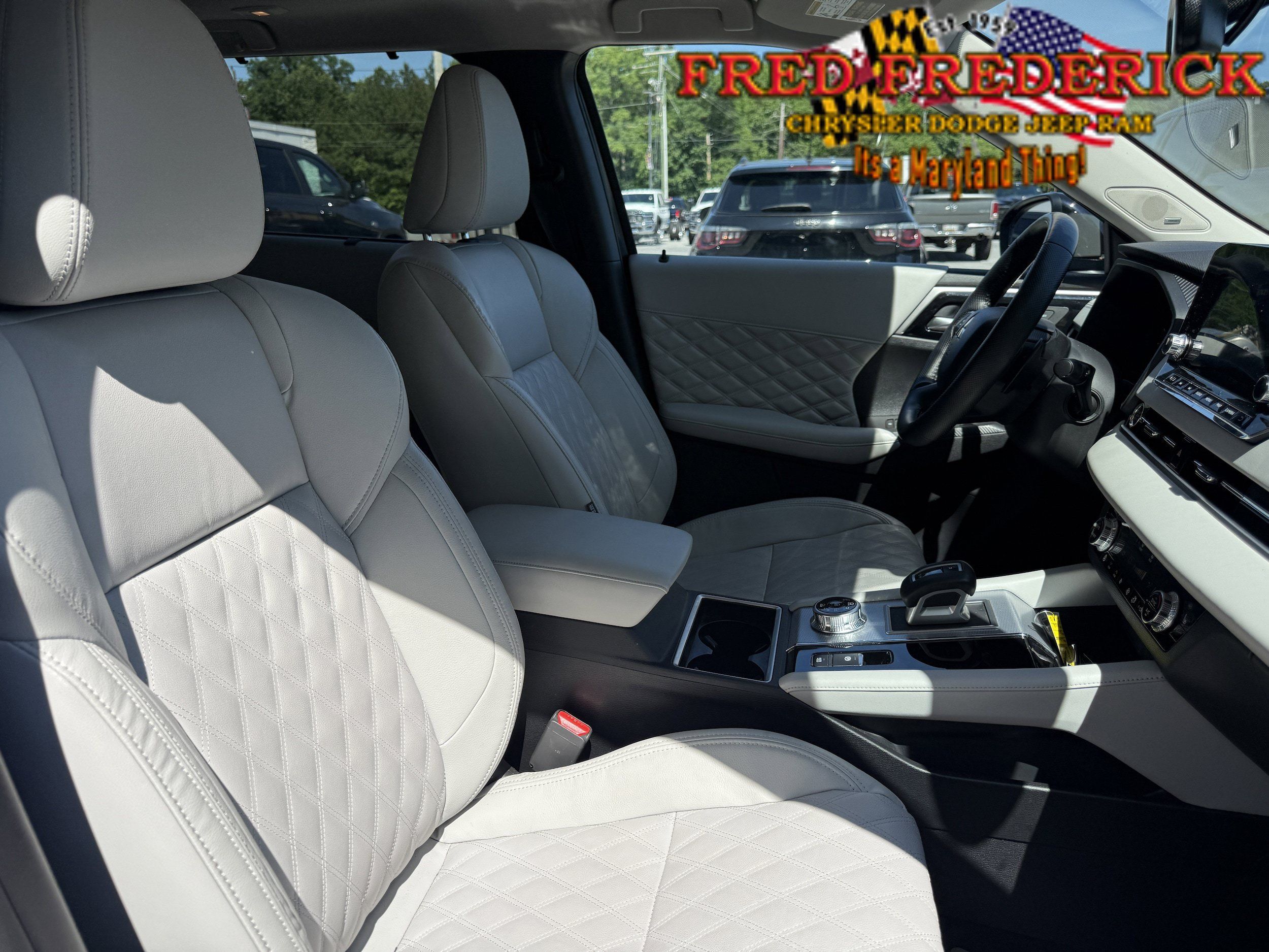 Used 2024 Mitsubishi Outlander SEL AWD/4WD image 15