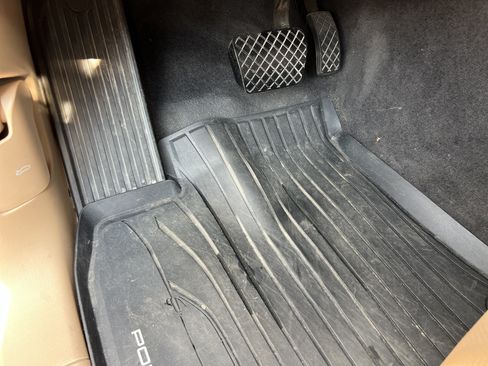 Used 2022 Porsche Cayenne AWD/4WD image 17