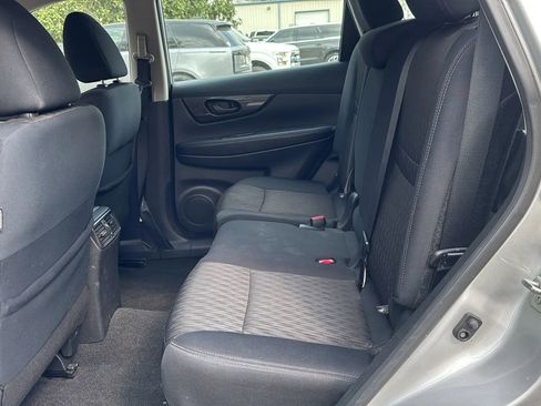 Used 2019 Nissan Rogue S FWD image 11