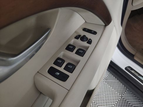 Used 2010 Volvo XC70 3.2 image 11