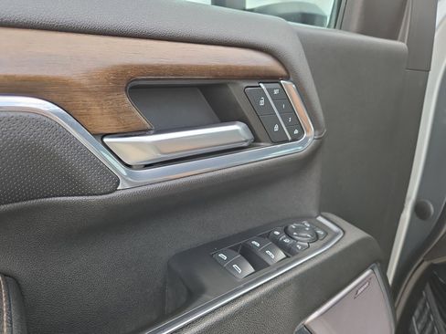 Used 2024 Chevrolet Silverado 2500 High Country w/ High Country Premium Package image 12