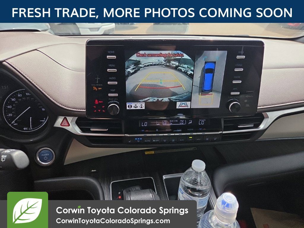 Used 2022 Toyota Sienna Platinum AWD/4WD image 12