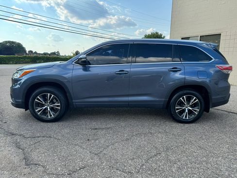 Used 2016 Toyota Highlander XLE AWD/4WD image 5