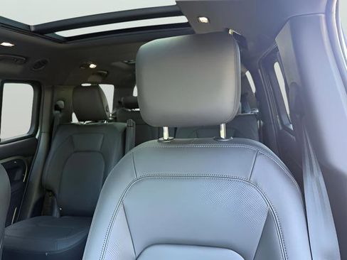 Certified 2025 Land Rover Defender 130 X-Dynamic SE AWD/4WD image 19