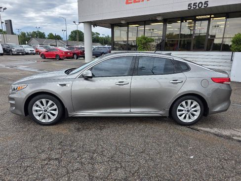 Used 2017 Kia Optima EX w/ Premium Package FWD image 8