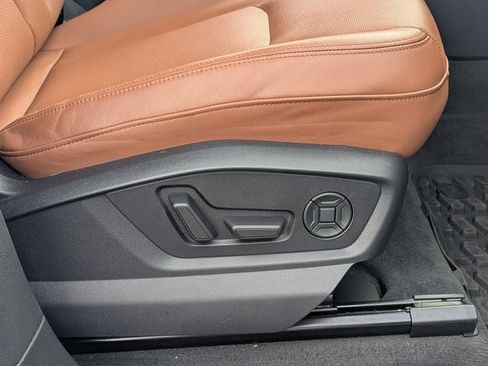 Used 2022 Audi Q8 Premium Plus w/ Premium Plus Package image 34