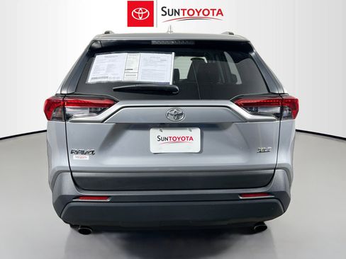 Used 2023 Toyota RAV4 XLE Premium image 5