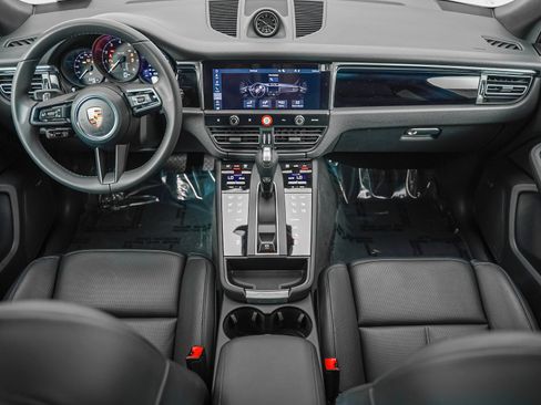 Certified 2026 Porsche Macan AWD/4WD image 15