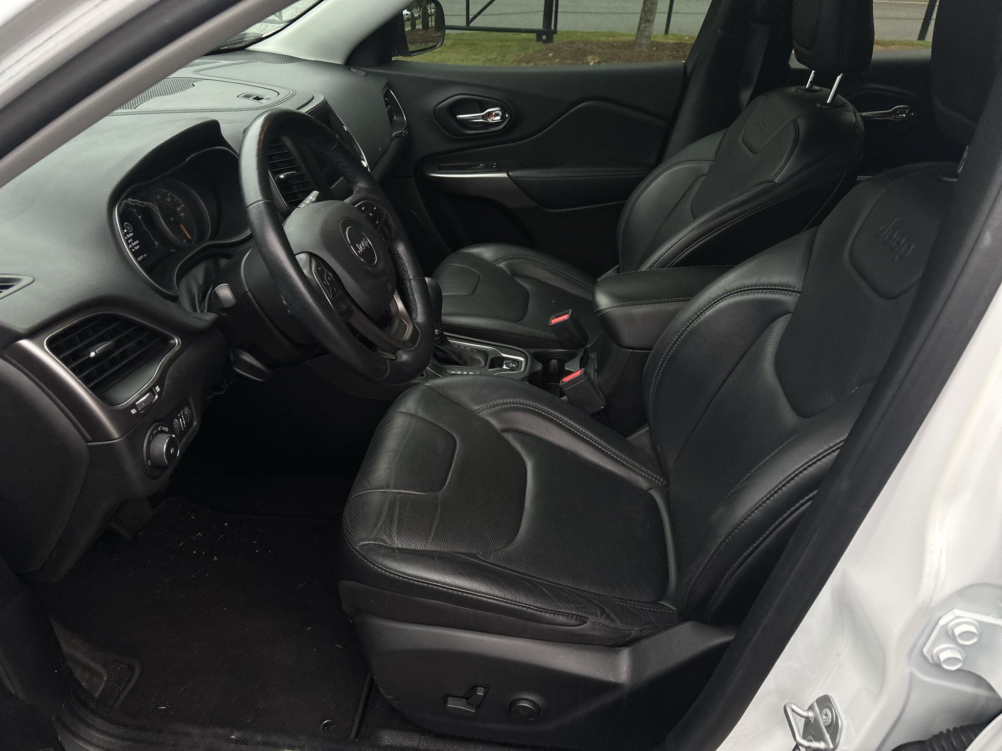 Used 2021 Jeep Cherokee Latitude Lux FWD image 7