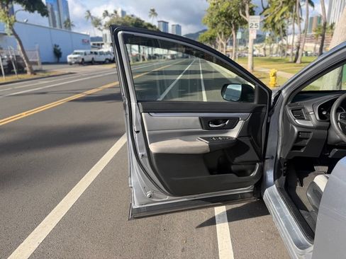 Used 2017 Honda CR-V LX image 11