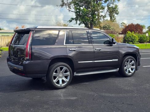 Used 2015 Cadillac Escalade Luxury image 21