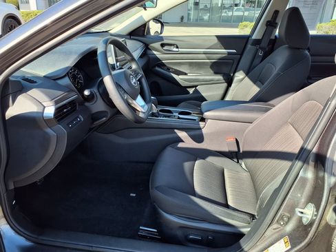 Used 2023 Nissan Altima 2.5 SV FWD image 19