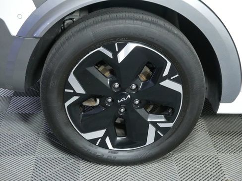 Used 2024 Kia Niro Wave w/ Wave Preserve Package FWD image 13