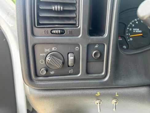 Used 2006 Chevrolet Silverado 2500 W/T AWD/4WD image 20