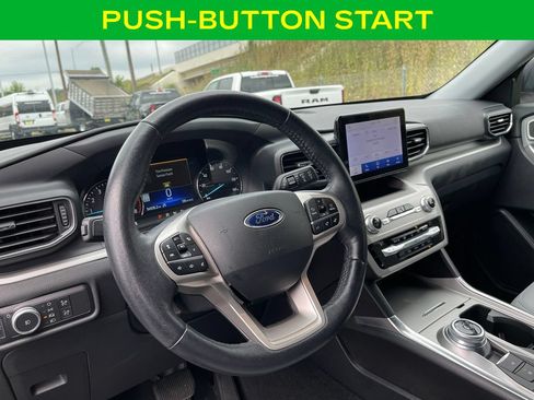 Used 2021 Ford Explorer XLT w/ Equipment Group 202A AWD/4WD image 18