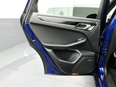 Certified 2023 Porsche Macan S image 13