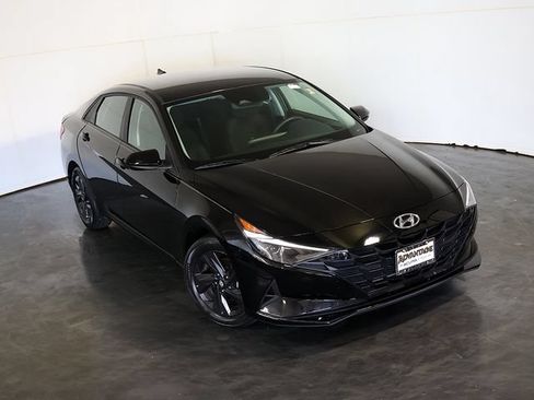 Used 2023 Hyundai Elantra SEL FWD image 7