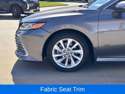 Used 2022 Toyota Camry LE image 5