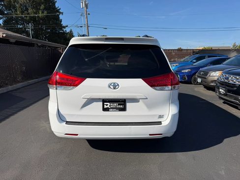 Used 2011 Toyota Sienna XLE AWD/4WD image 6