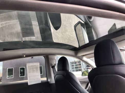 Used 2022 Tesla Model Y Long Range AWD/4WD image 19