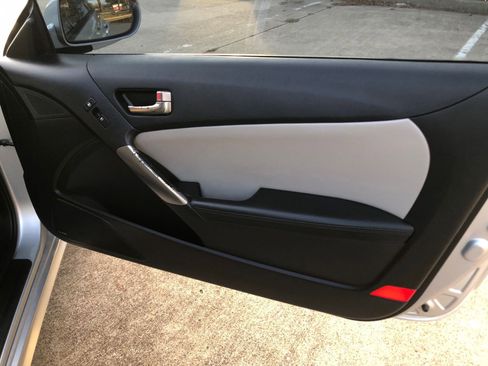 Used 2013 Hyundai Genesis 2.0T image 18