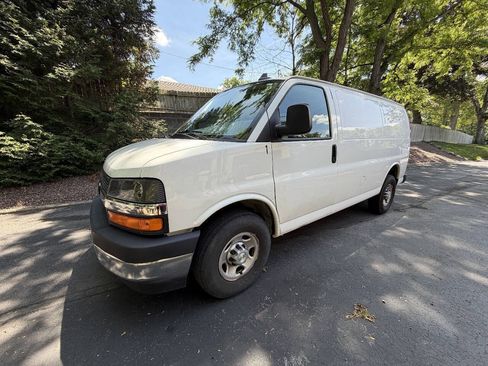 Used 2021 Chevrolet Express 2500 w/ Driver Convenience Package RWD image 4