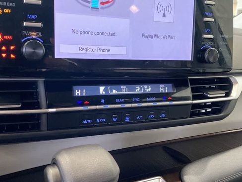 Used 2023 Toyota Sienna LE image 18