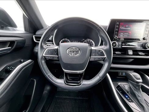 Used 2022 Toyota Highlander XSE image 18