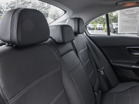 Used 2025 Mercedes-Benz C 300 4MATIC Sedan image 33