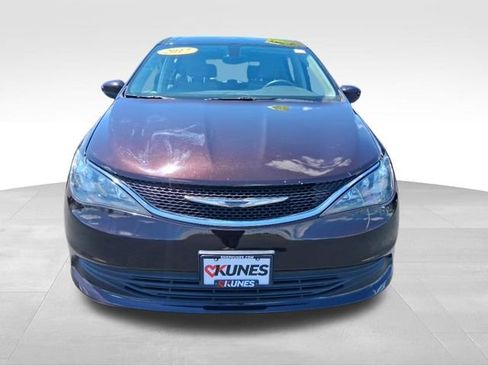 Used 2017 Chrysler Pacifica Touring FWD image 12