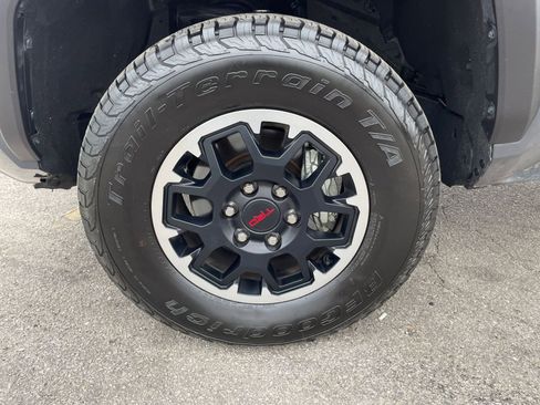 Used 2025 Toyota Tacoma TRD Off-Road image 28