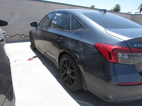 Used 2023 Honda Civic Sport image 4