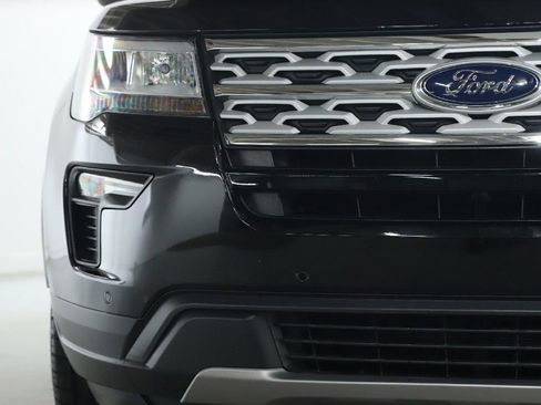 Used 2019 Ford Explorer XLT w/ Equipment Group 202A image 6