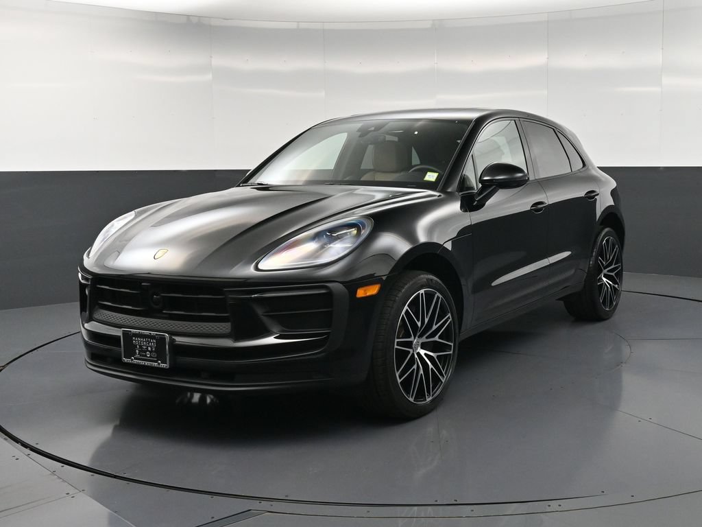 Certified 2026 Porsche Macan AWD/4WD image 6