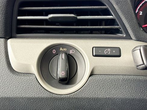 Used 2022 Volkswagen Passat 2.0T SE image 11