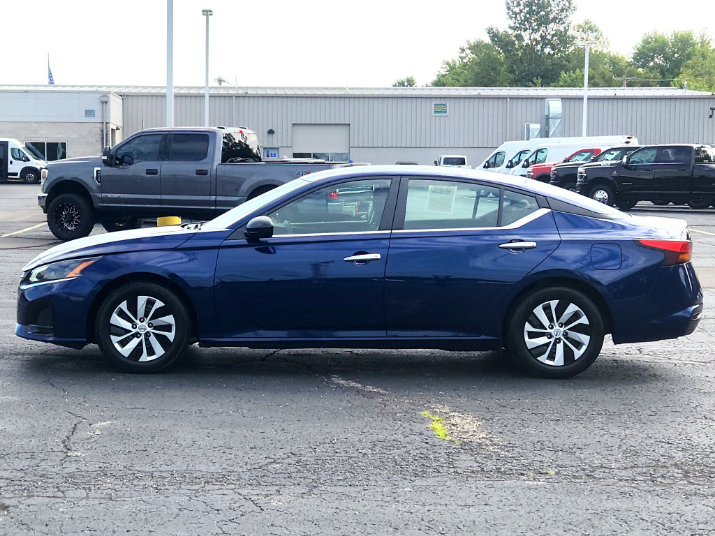 Used 2024 Nissan Altima 2.5 S FWD image 12